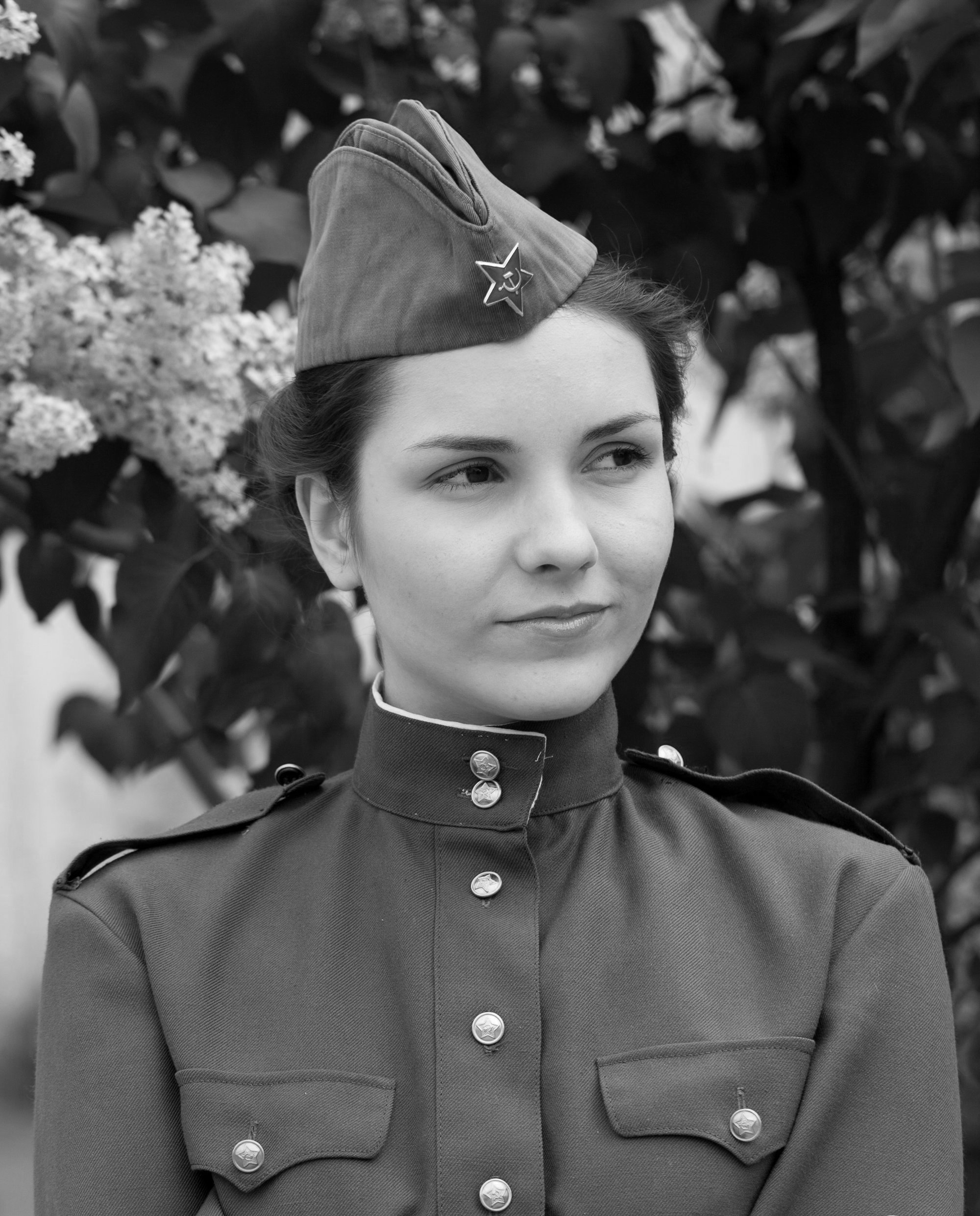 Картинка женщина военная. Красивые женщины в военной форме. Девушка в Советской военной форме. Девочка в военной Советской форме.